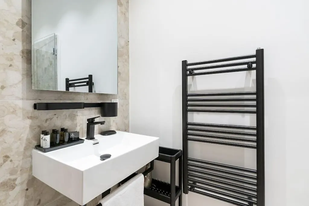 Pristine 1Br Suite, Quick To City By Hm Wenen Appartement