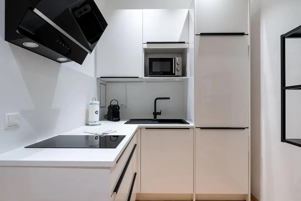 Pristine 1Br Suite, Quick To City By Hm Wenen Appartement
